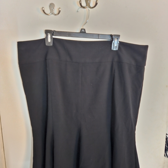 Torrid Trumpet Midi Skirt Black w/Hidden Zipper size 18 - Picture 7 of 8